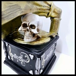 HALLOWEEN Gothic Victrola Art Display Statue Figurine with Spider Design